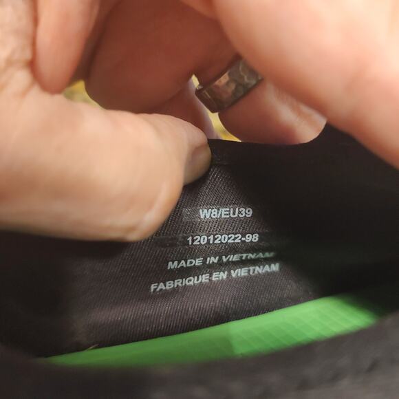 OOfos OOmg eeZe Low Recovery Slip On Shoes Sneakers Black Women's Sz 8 - Picture 13 of 14